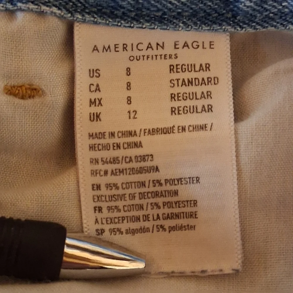 AMERICAN EAGLE CURVY MOM JEANS SIZE 8